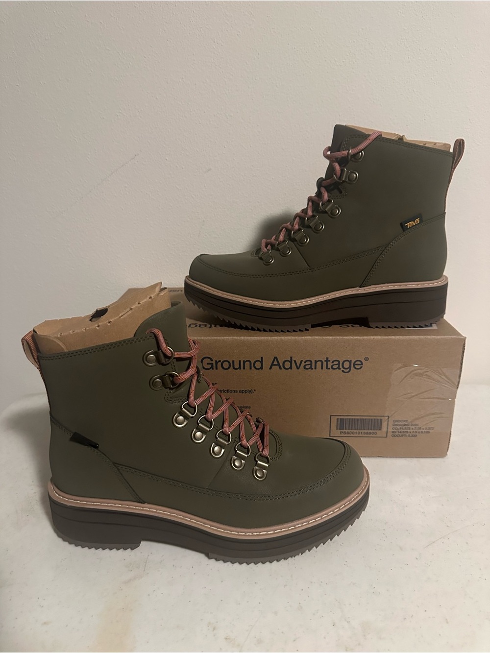 Teva Midform Women’s Size 8 Olive Green Lace Up Platform Hiking Boots NWOB